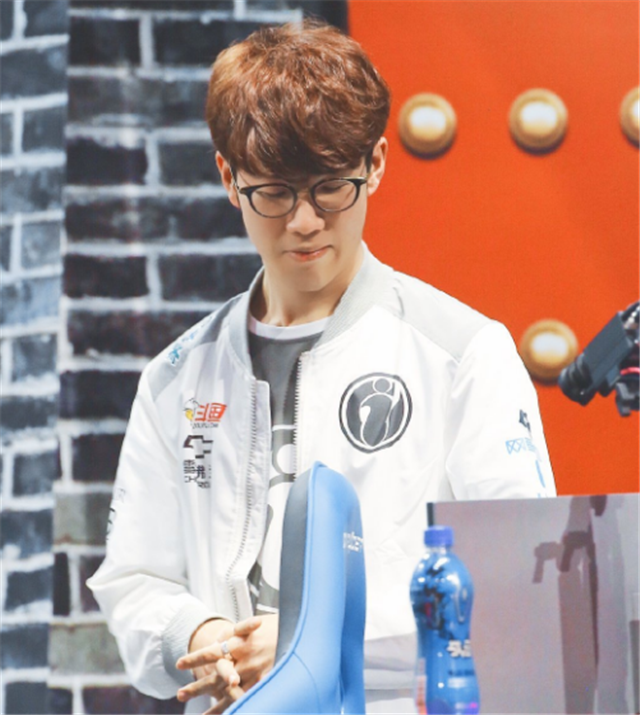 中韩一号种子时隔8年再次在八强遭遇，上次ROX3-1击败EDG